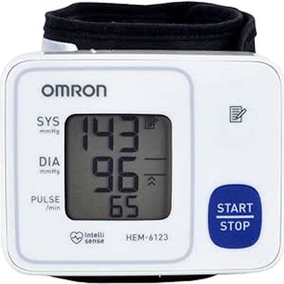 A Bauman&oacute;metro OMRON, Medidor de Presi&oacute;n Arterial de Mu&ntilde;eca HEM-6123, Tecnolog&iacute;a &uacute;nica, Color Blanco, 1 unidad.