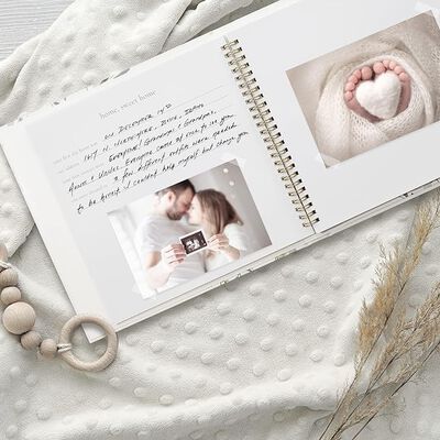 A Libro de recuerdos para beb&eacute;s para ni&ntilde;os y ni&ntilde;as &ndash; &Aacute;lbum de fotos atemporal para beb&eacute;s de 5 a&ntilde;os &ndash; Libro y diario neutro para beb&eacute;s &ndash; Un libro de hitos para grabar cada evento desde el nacimiento.