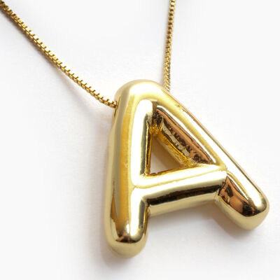 Collar Dorado de Acero Inoxidable con Letra A Vstone